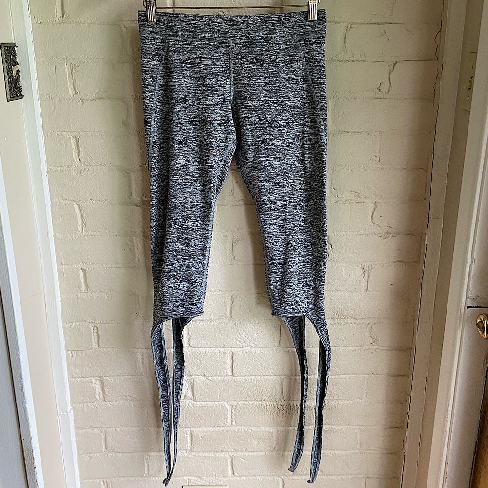 Mossimo supply co Size medium grey gray tie up stretchy capris workout